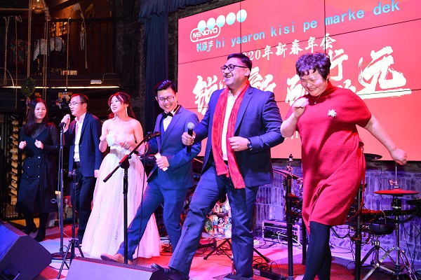 舌头伸进去添的我好爽