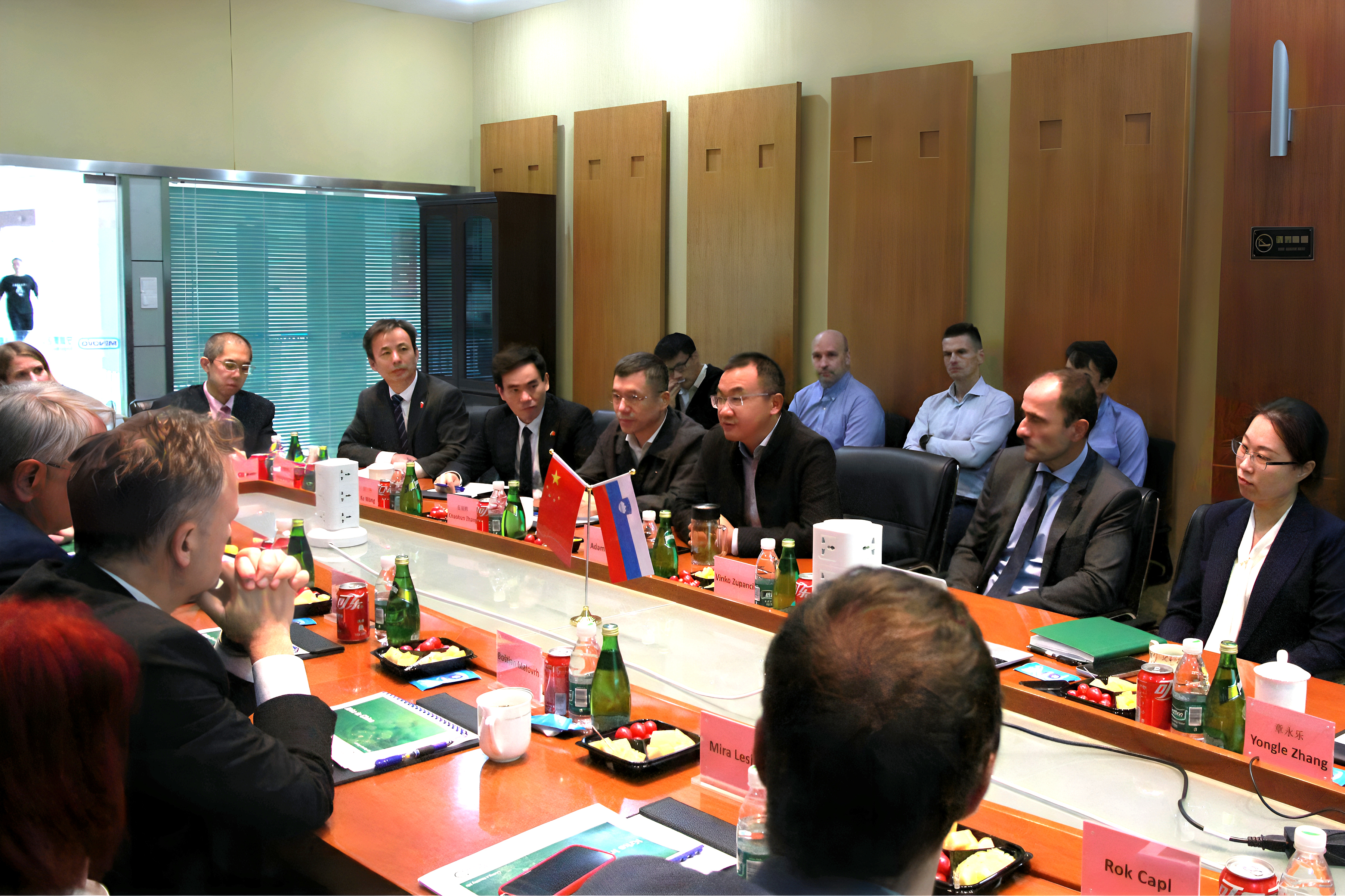 舌头伸进去添的我好爽