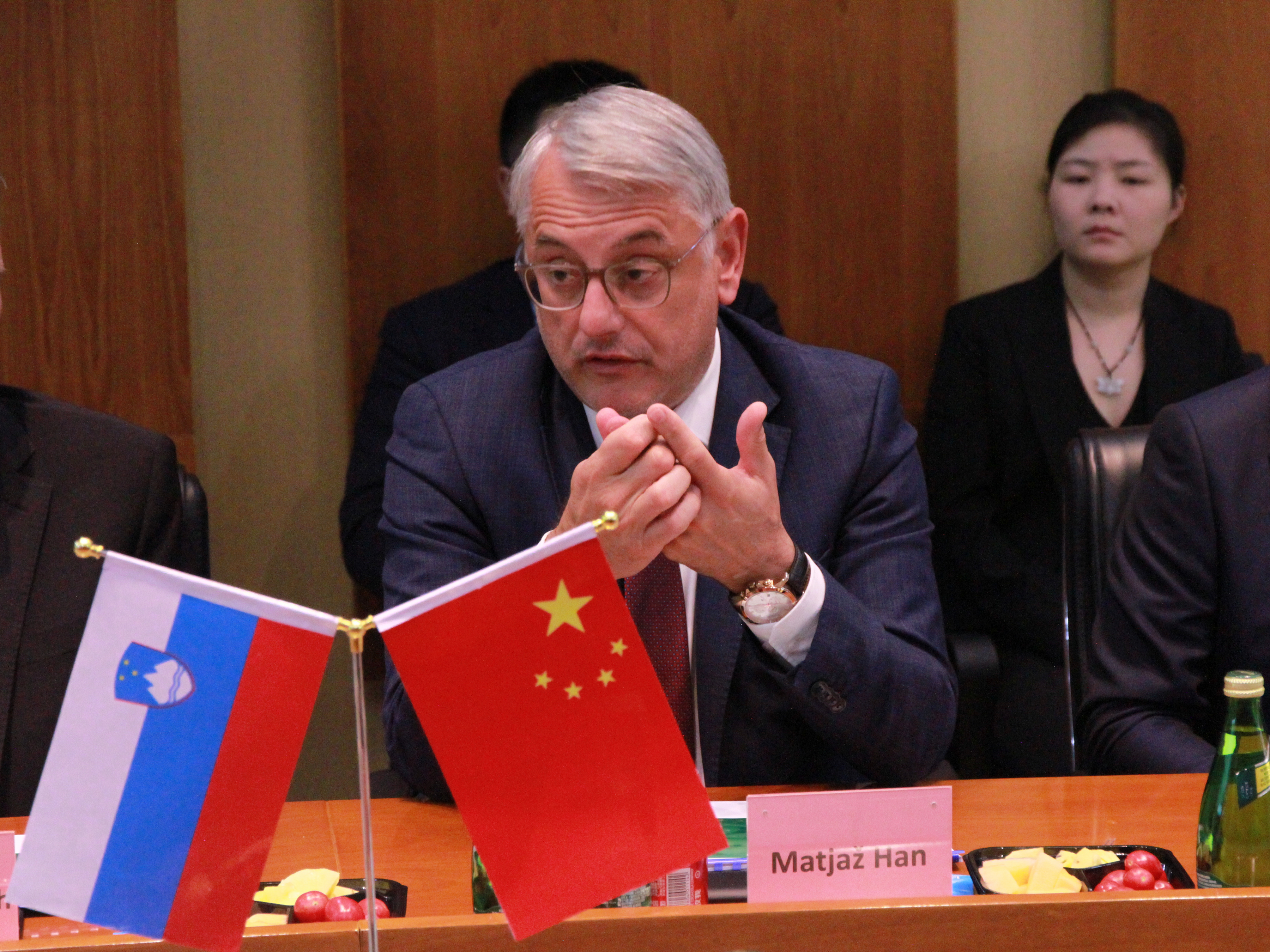 舌头伸进去添的我好爽